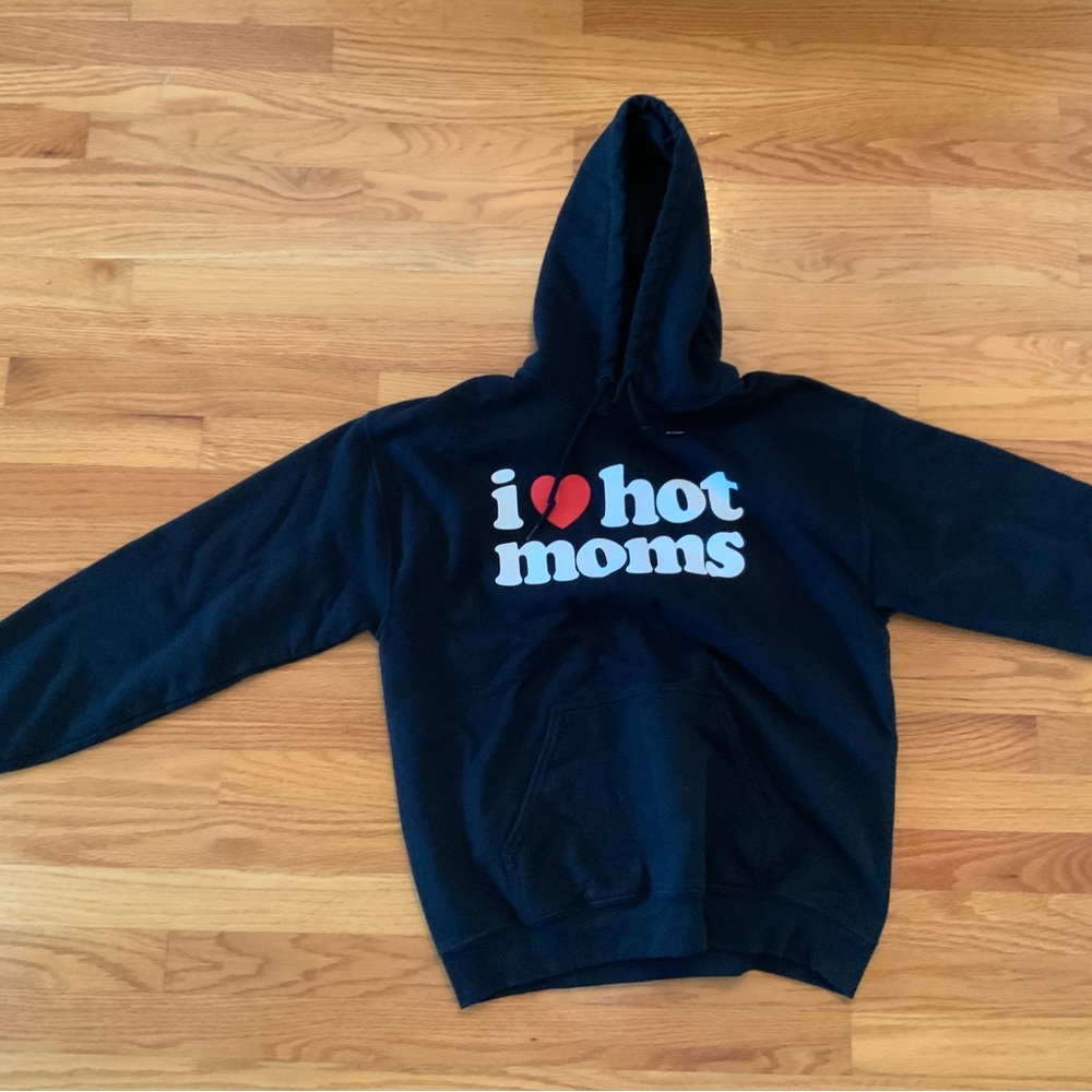 Black 'I Love Hot Moms' Hoodie
